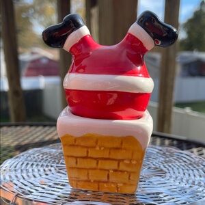 Santa Claus going down the chimney salt & pepper shakers
